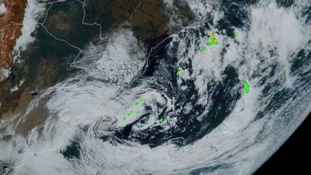 Tempestade Yakecaṇ: o som do céu como mais um alerta das mudanças climáticas que precisa ser ouvido