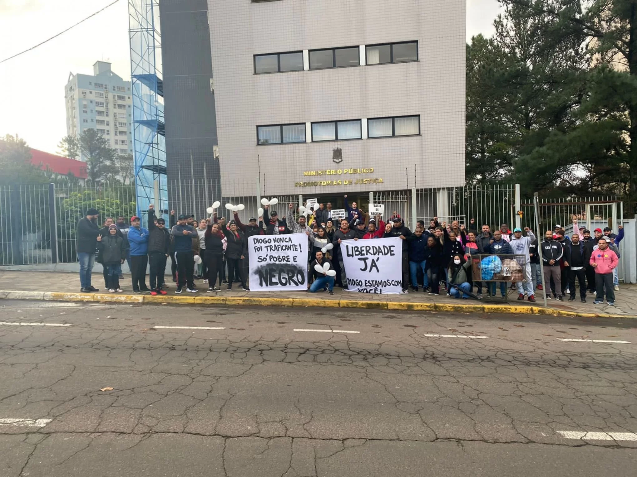 Luciana Genro aciona Comissão de Direitos Humanos sobre prisão do músico Mixunga em São Leopoldo