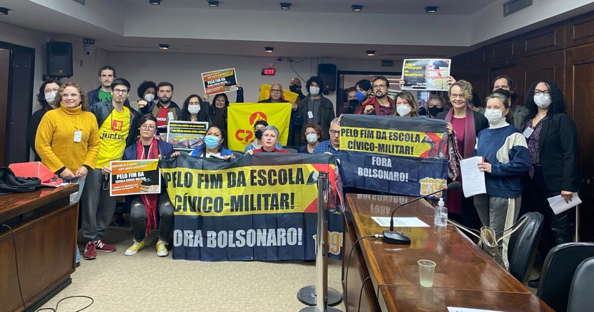 Professores denunciam falta de democracia e interferência pedagógica na implantação de Escolas Cívico-Militares no RS