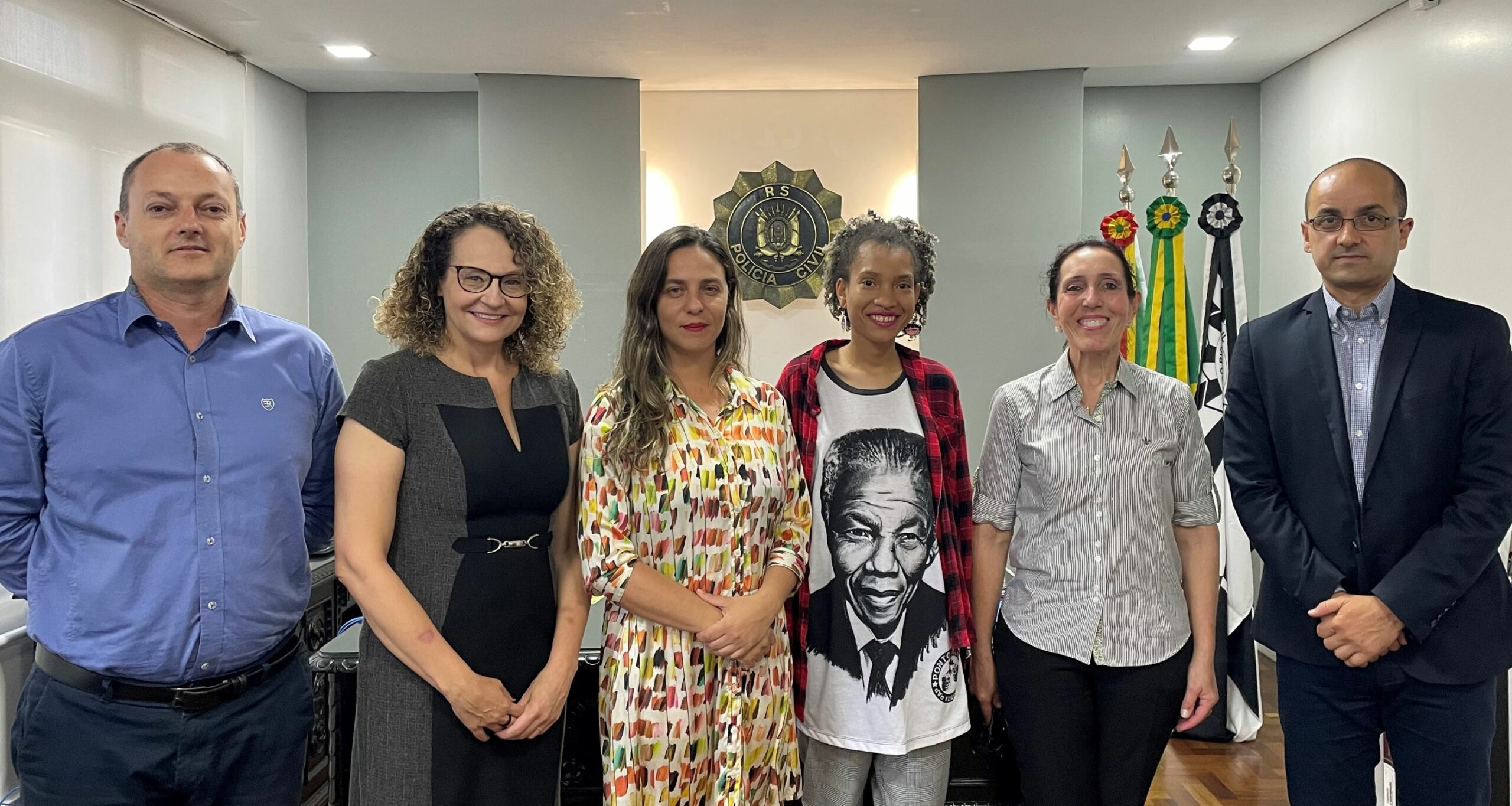 Luciana Genro e Fernanda Melchionna levam ao chefe da Polícia Civil denúncias de perseguição política