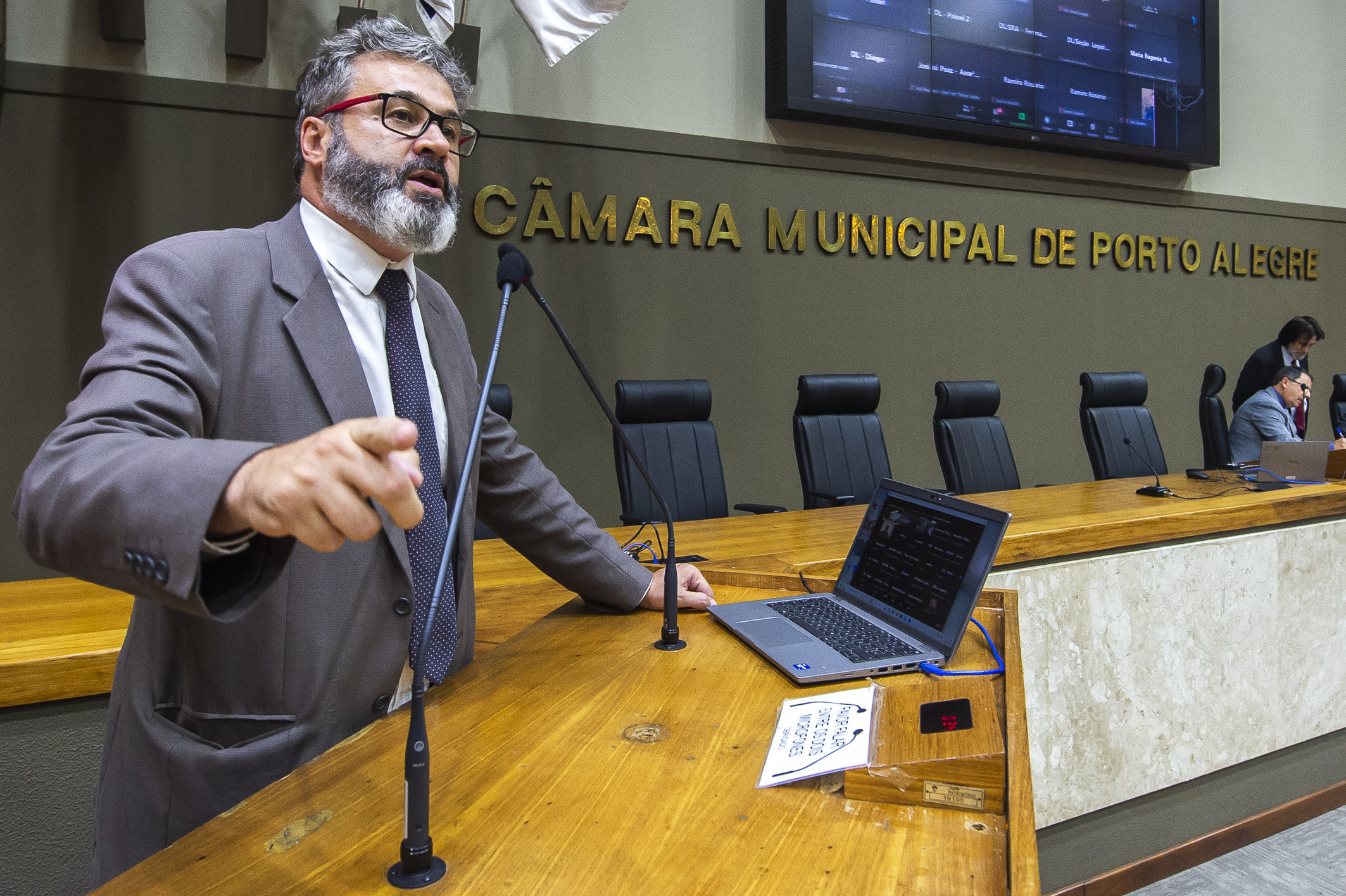 “Governo Melo é liderado pelo bolsonarismo”, diz Roberto Robaina, que defende construção de bloco político contrário ao prefeito