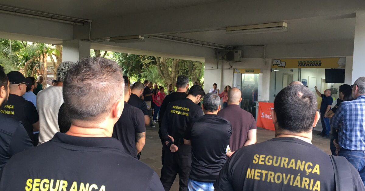 Em Assembleia Geral do Sindimetro, categoria declara greve