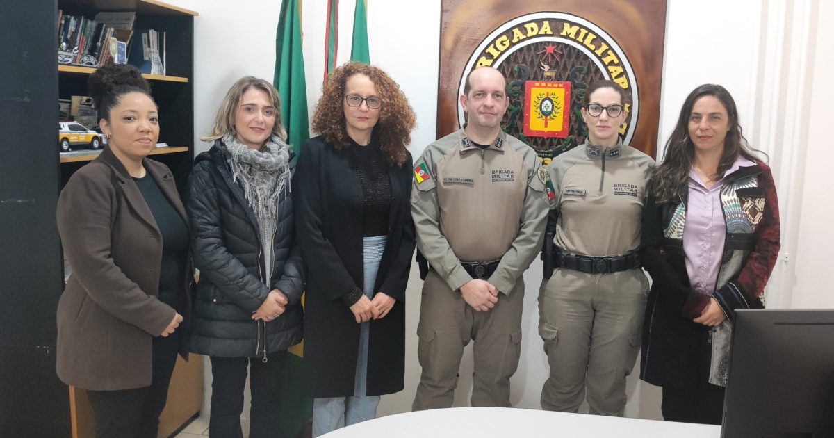 Deputadas do PSOL realizam visita técnica à Patrulha Maria da Penha para discutir ações de enfrentamento ao feminicídio no RS