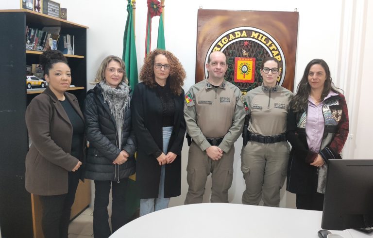 Deputadas do PSOL realizam visita técnica à Patrulha Maria da Penha para discutir ações de enfrentamento ao feminicídio no RS
